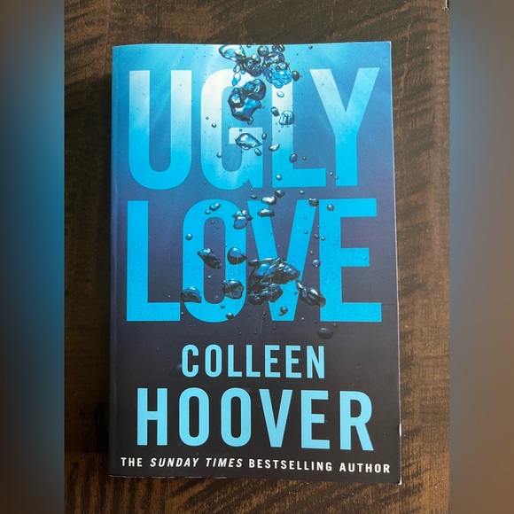Ugly love book by Colleen hoover - Picture 1 of 1